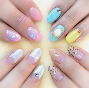 Nail Salon Noah 福生のネイルサロン アットちらし